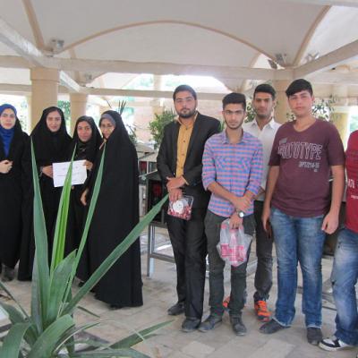 تصاویری از زیارت و غبار روبی گلزار شهدا در هفته بسیج