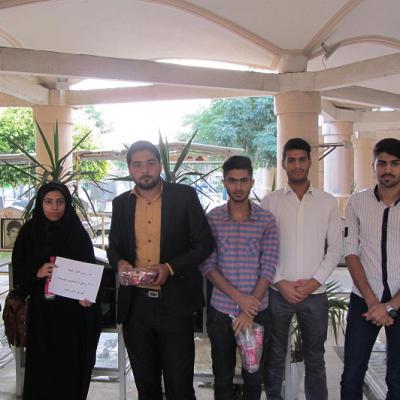 تصاویری از زیارت و غبار روبی گلزار شهدا در هفته بسیج